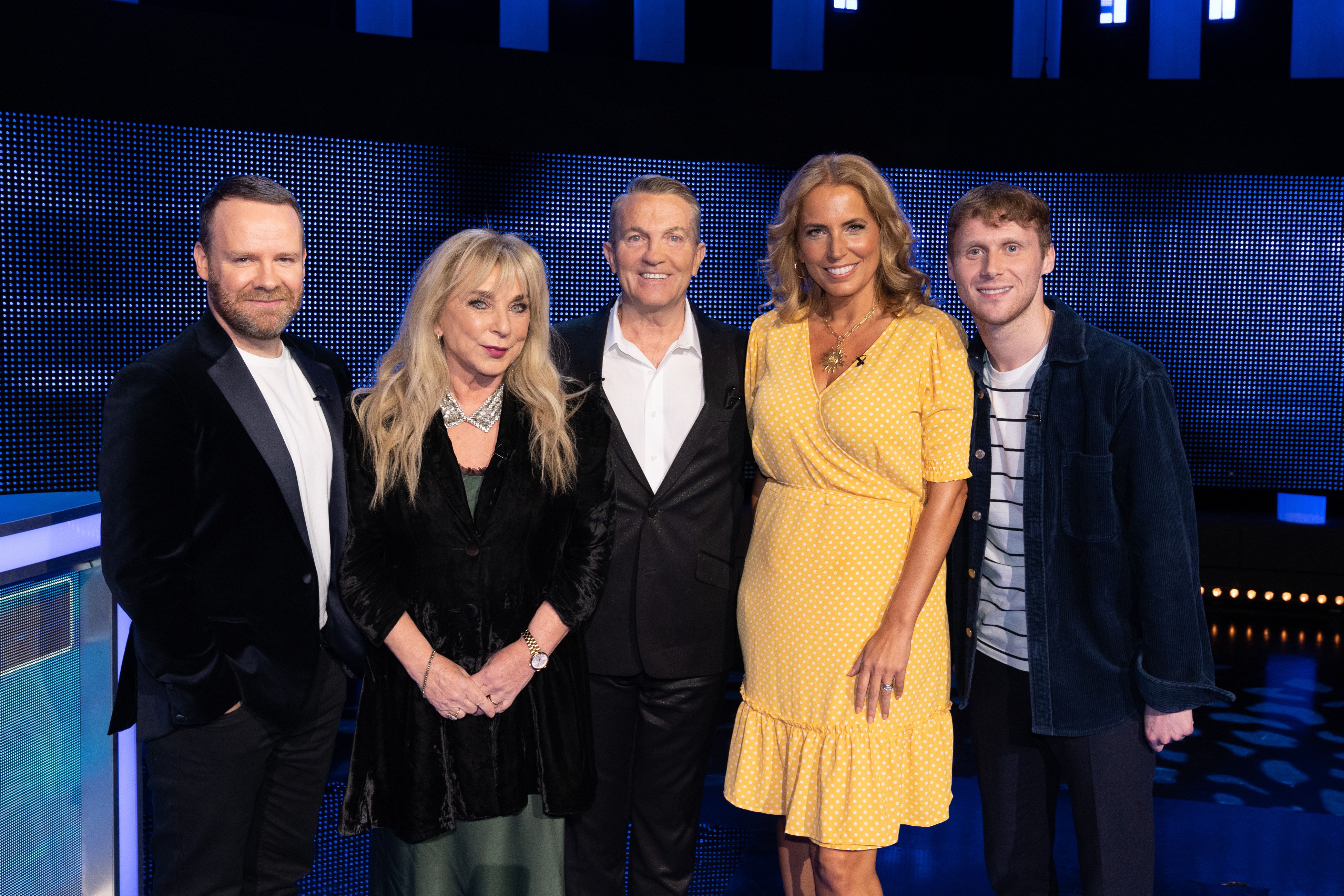 Photo of Neil Delamere, Helen Lederer, Bradley Walsh, Jasmine Harman, and Jamie Borthwick on the set of The Chase: Celebrity Special.